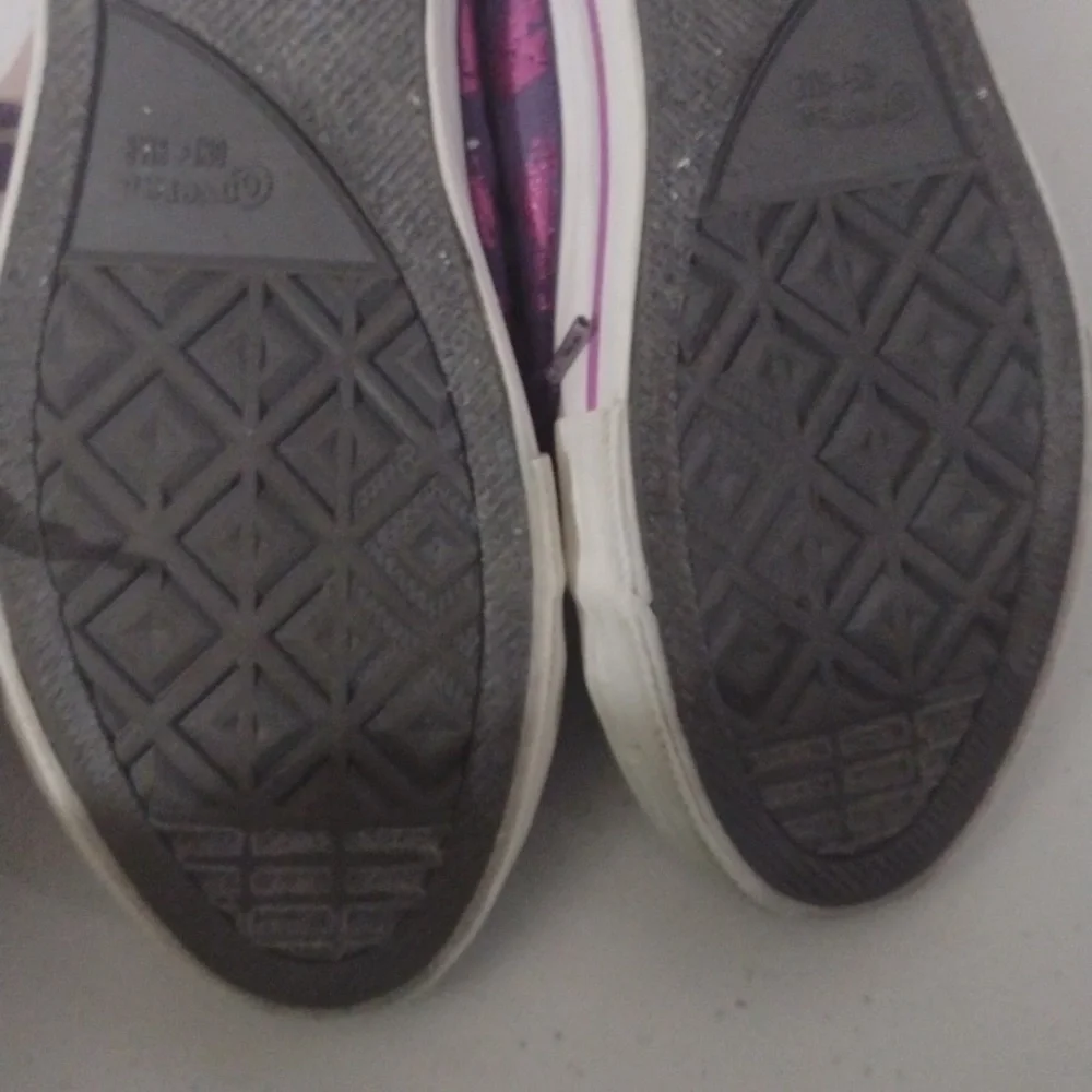Converse One Star Girls Junior 6 Shimmer Pink Lips on Purple Low Chucks Sneakers